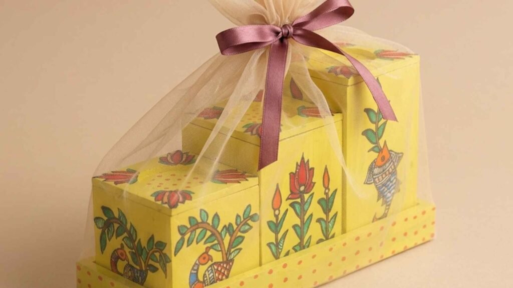 premium madhubani corporate gift under ₹2000